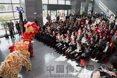 臺達(dá)上海運營中心暨研發(fā)大樓開幕典禮，祥獅獻(xiàn)瑞表演，全場兩百位賓客鼓掌叫好